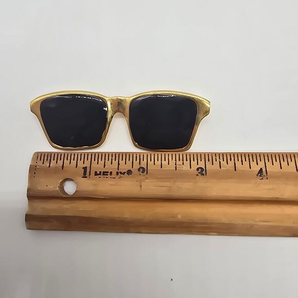 Vintage Black Enamel Sunglasses Brooch Pin Gold Tone Retro Classic - Picture 7 of 8
